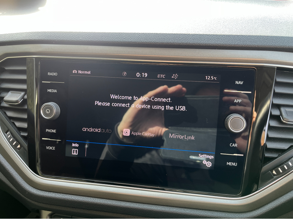 2020 Volkswagen T-Roc - image 22