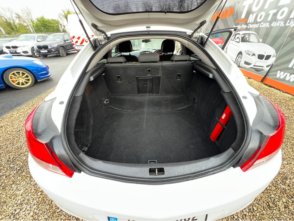 2012 Opel Insignia - image 11