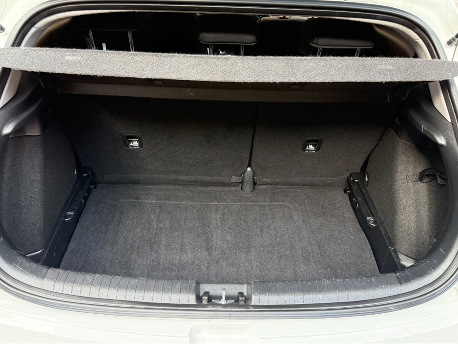 2016 Hyundai i20 - image 7