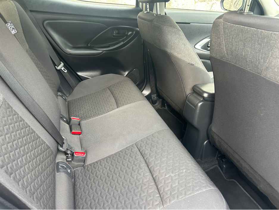 2023 Toyota Yaris Cross - image 7