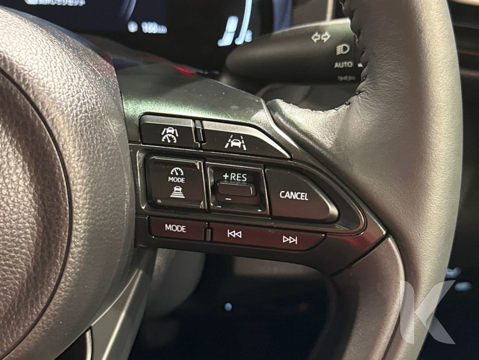 2025 Toyota Yaris - image 18