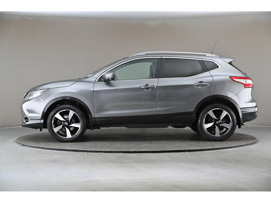 2016 Nissan Qashqai - image 5
