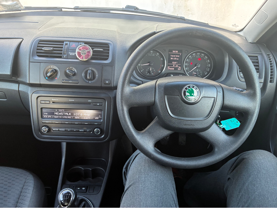 2011 Skoda Fabia - image 18