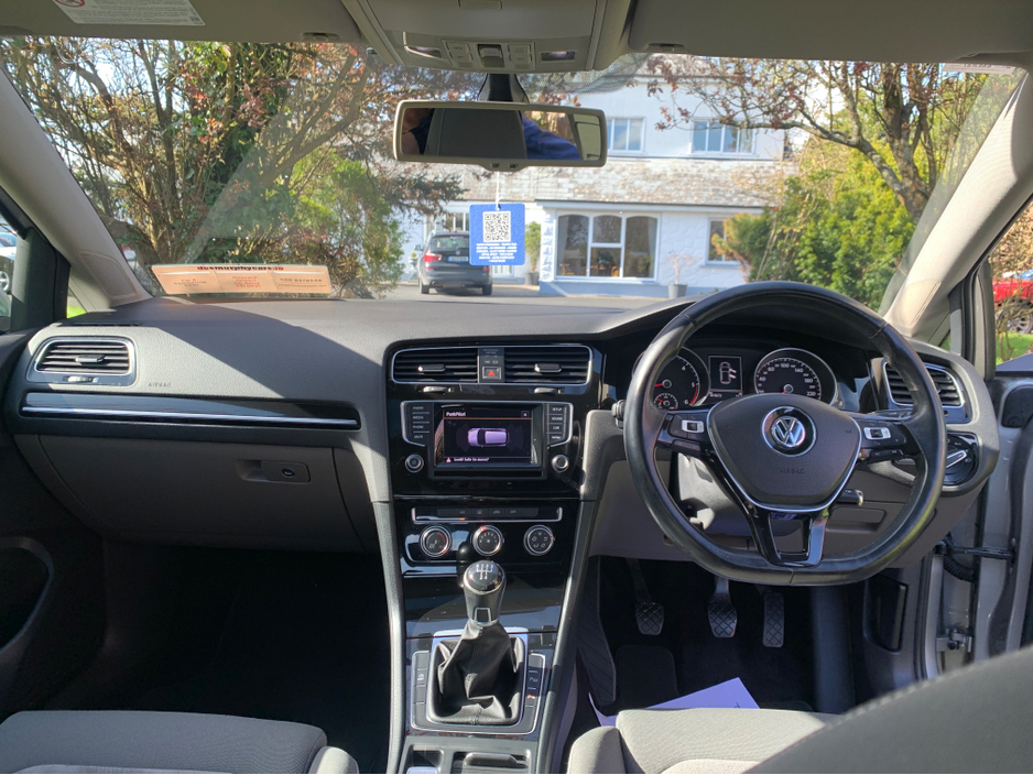 2014 Volkswagen Golf - image 11