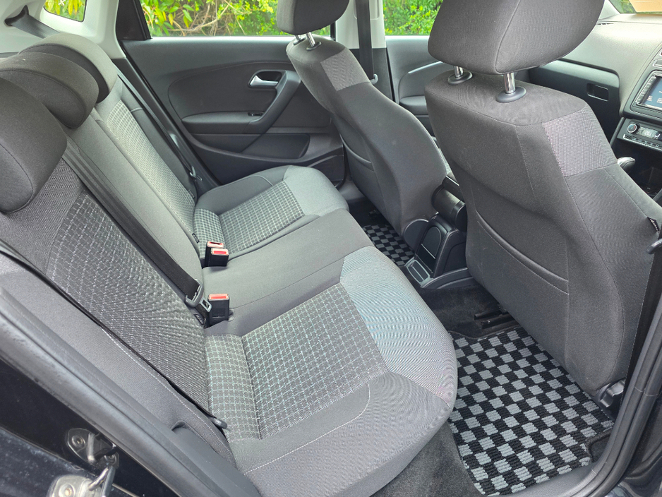 2017 Volkswagen Polo - image 9