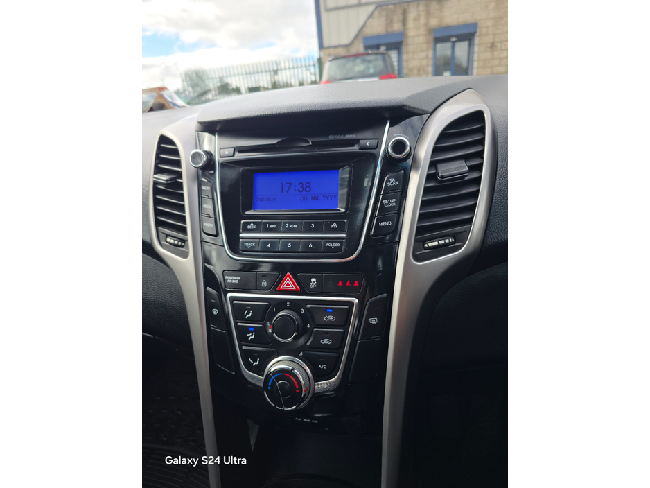 2016 Hyundai i30 - image 15