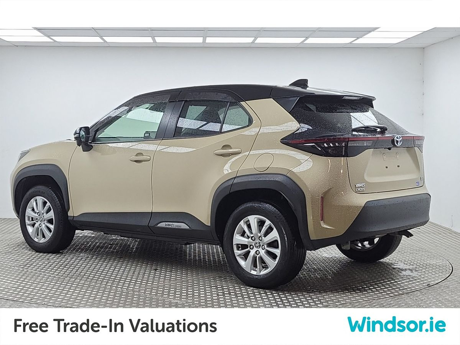 2023 Toyota Yaris Cross - image 2