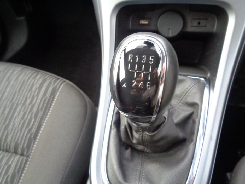 2016 Opel Astra - image 10