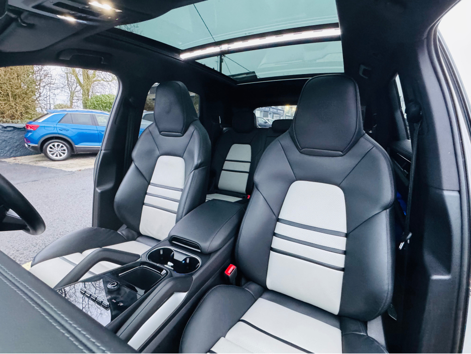 2024 Porsche Cayenne 3.0 V6 E-HYBRID AUTO==HUGE SPEC==COST €153K NEW== €116,950