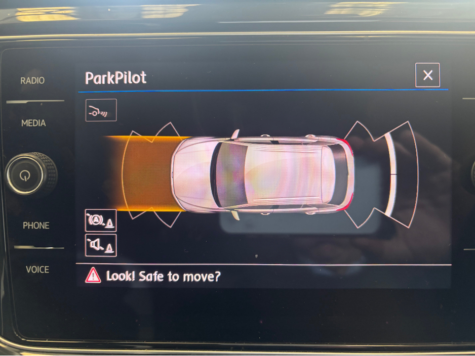 2019 Volkswagen T-Roc - image 3