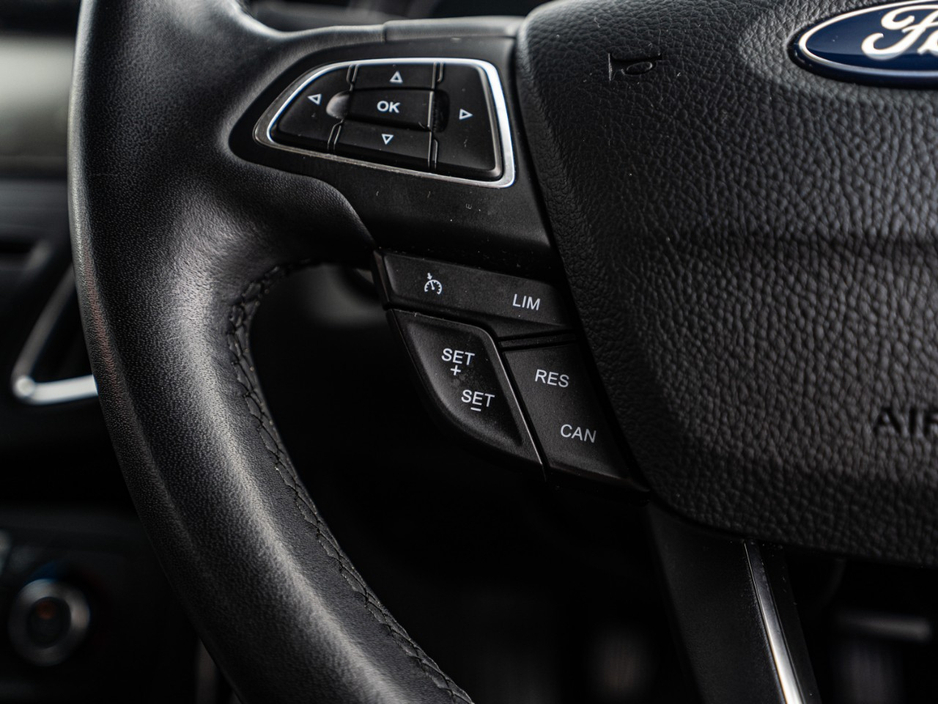 2016 Ford Focus - image 26