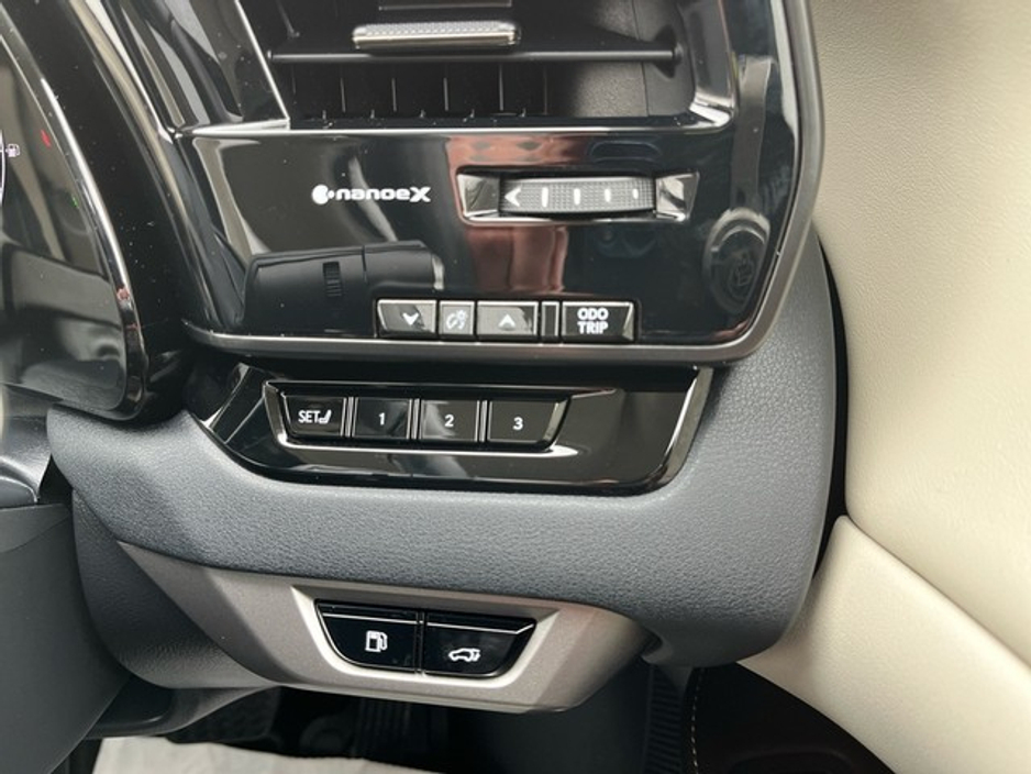 2024 Lexus RX 450 h - image 13