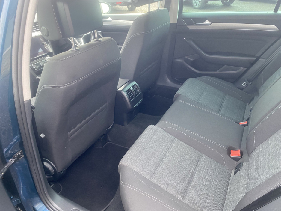 2020 Volkswagen Passat - image 8