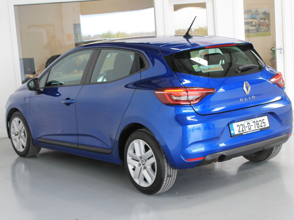 2022 Renault Clio - image 8