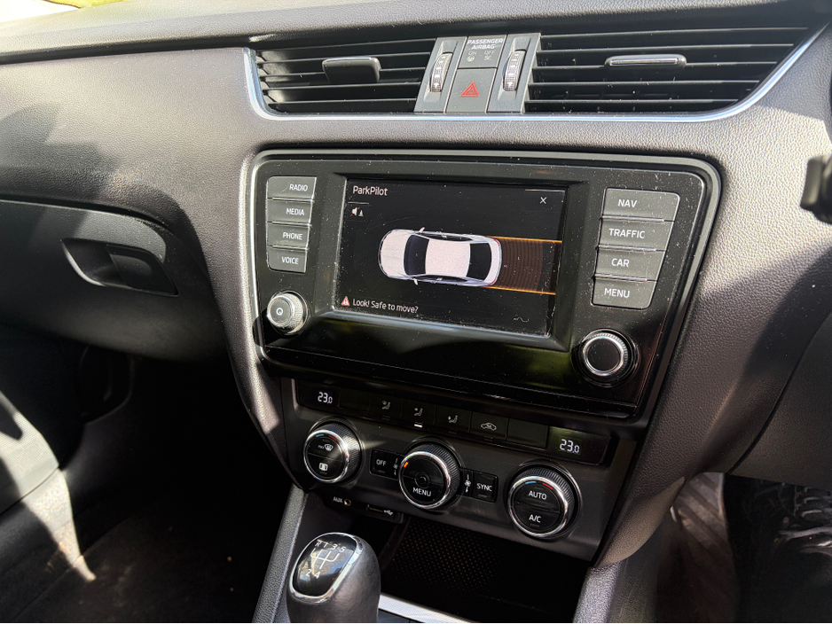 2016 Skoda Octavia - image 15