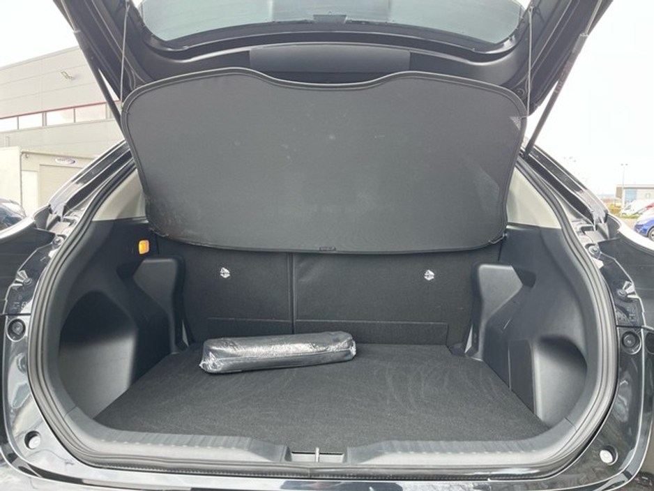 2025 Toyota Yaris Cross - image 10