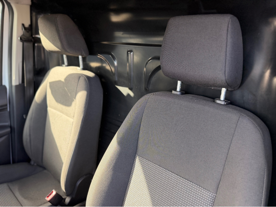 2018 Ford Transit Connect - image 37