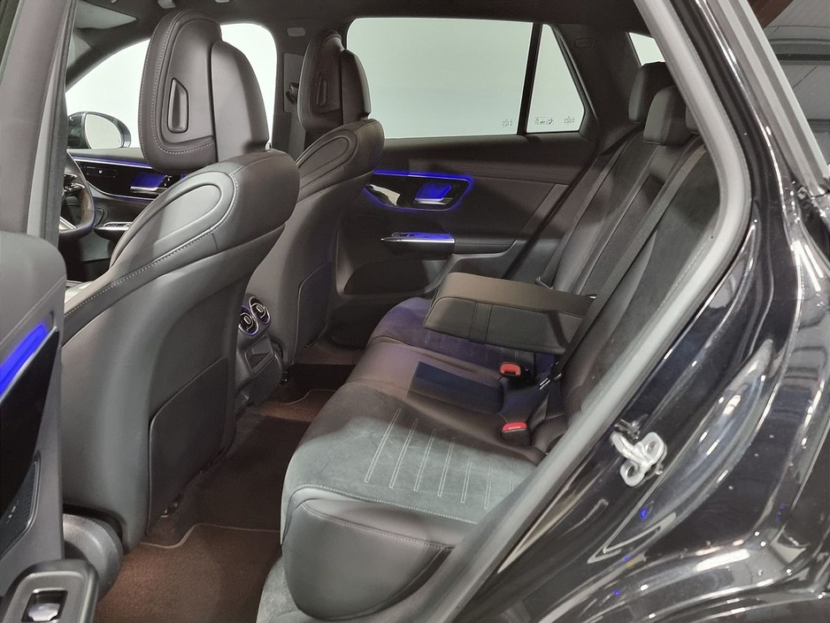 2025 Mercedes-Benz GLC Class - image 7