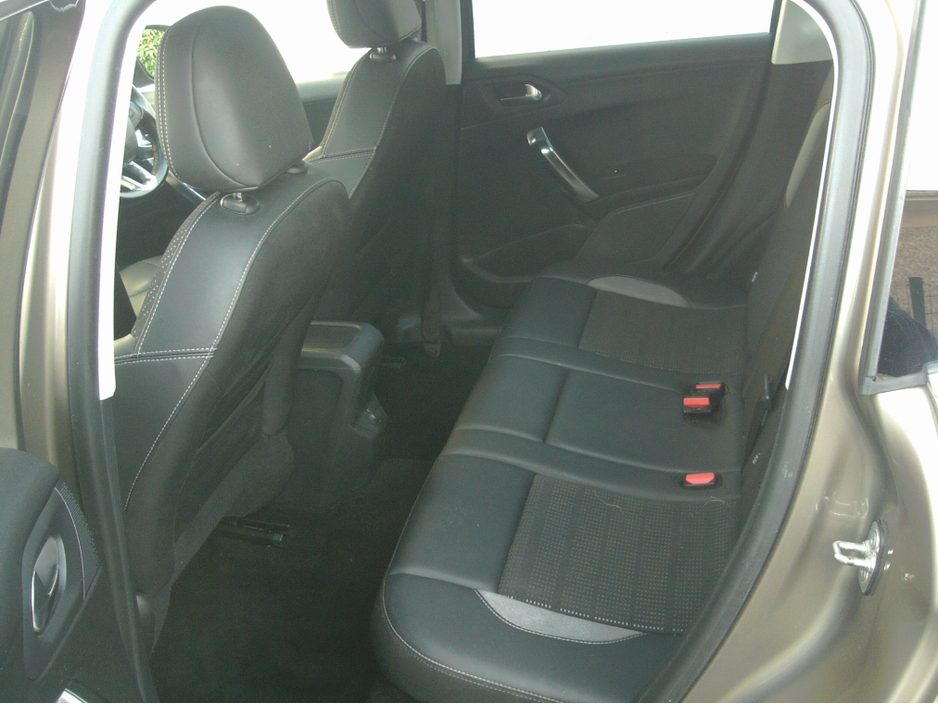 2016 Peugeot 2008 - image 17