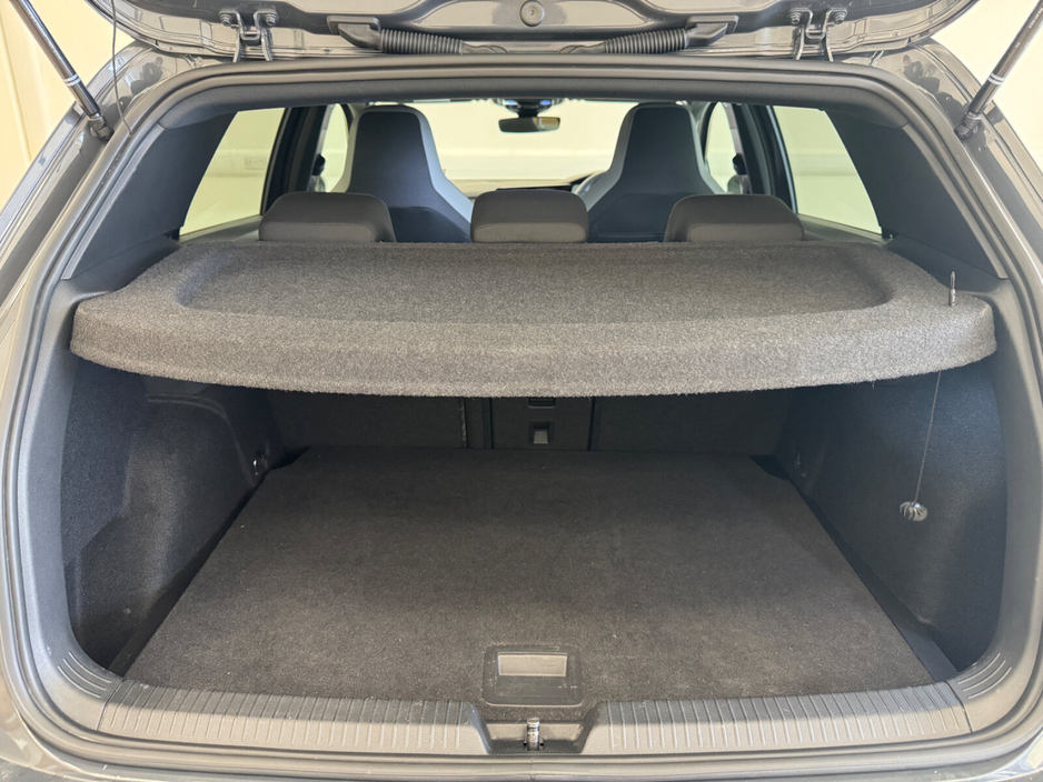 2021 Volkswagen Golf - image 16