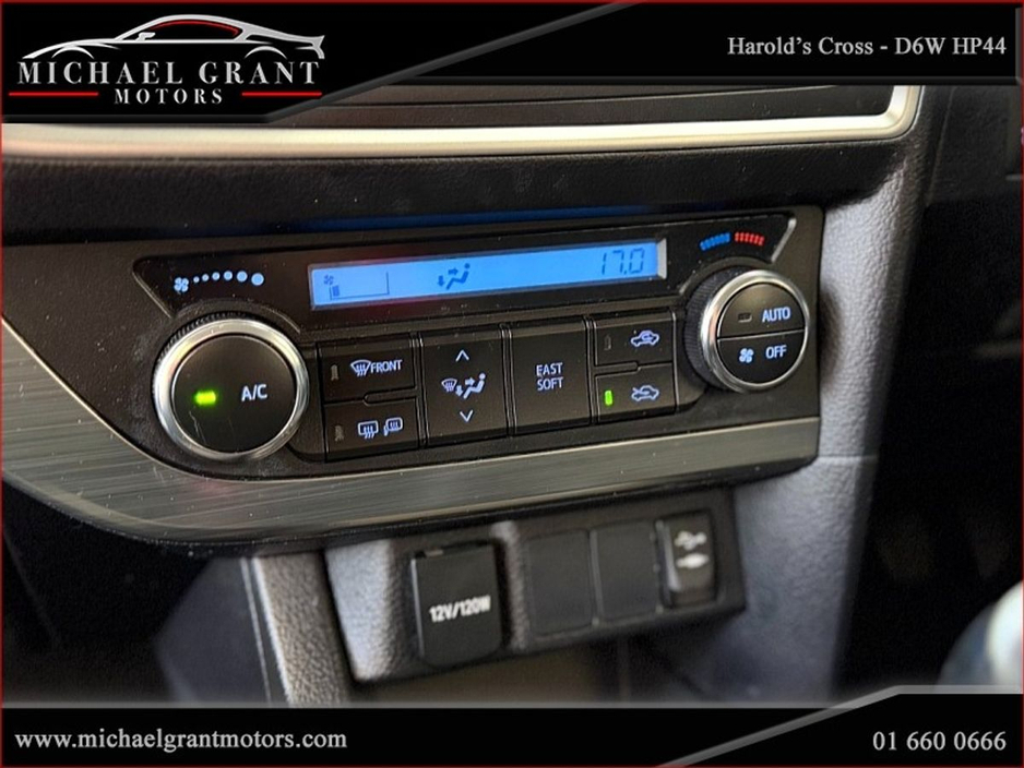 2014 Toyota Auris - image 23