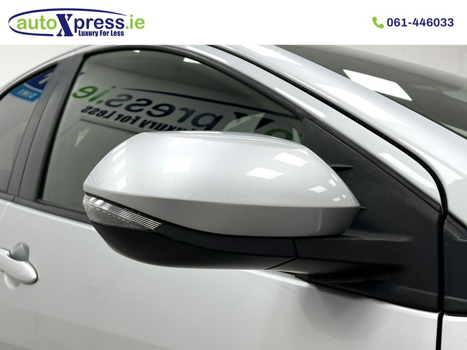 2021 Toyota Yaris - image 18