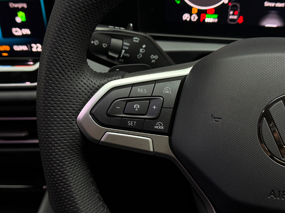 2025 Volkswagen Tiguan - image 18