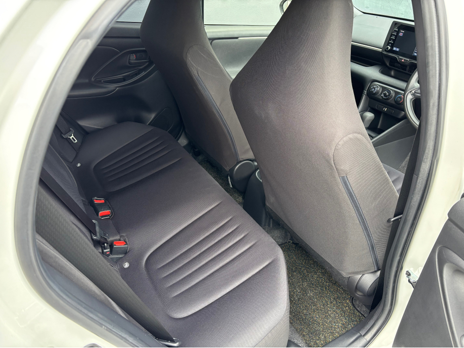 2022 Toyota Yaris - image 7