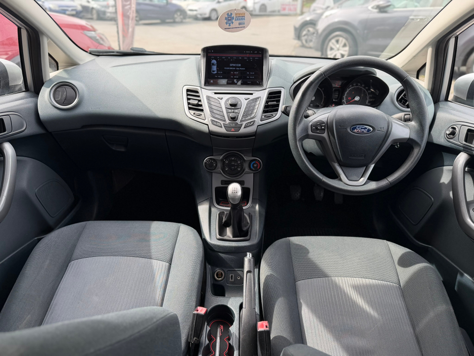 2011 Ford Fiesta - image 3