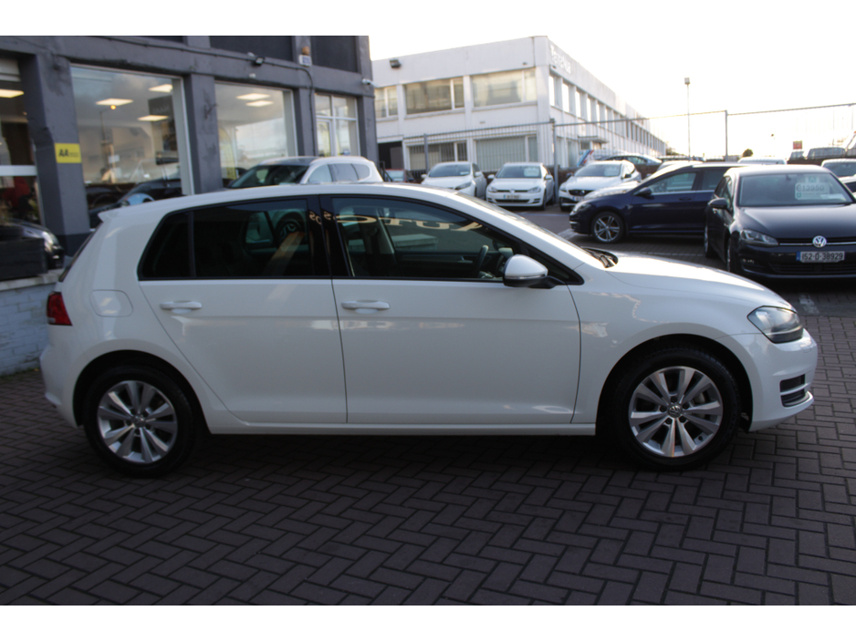 2016 Volkswagen Golf - image 3