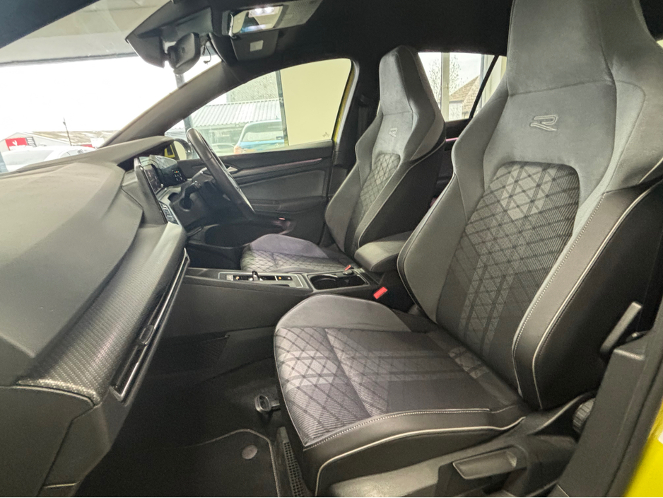 2021 Volkswagen Golf - image 11