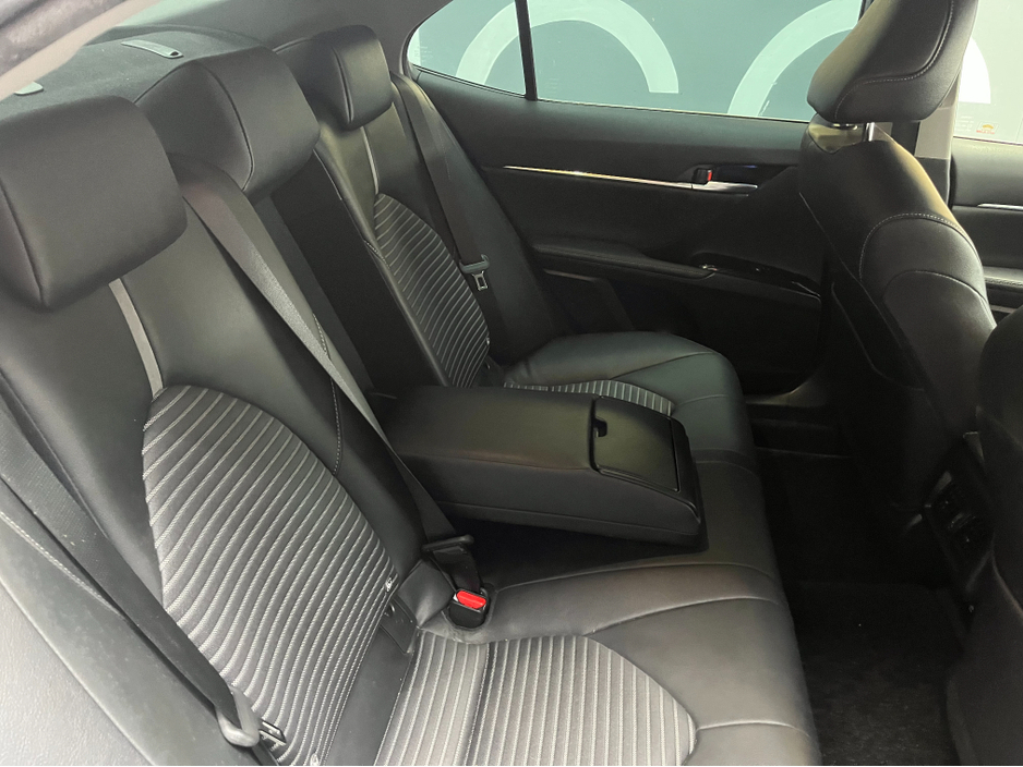 2019 Toyota Camry - image 13