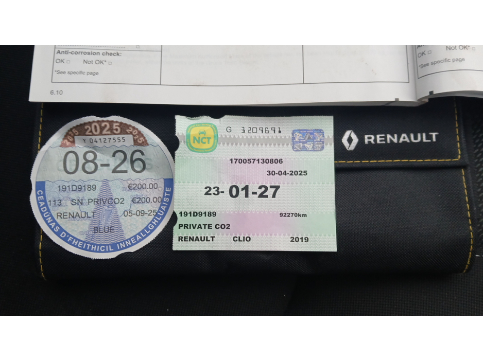 2019 Renault Clio - image 2