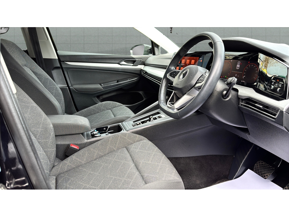 2021 Volkswagen Golf - image 24