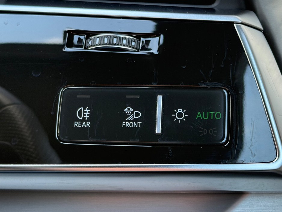 2020 Audi Q8 - image 28