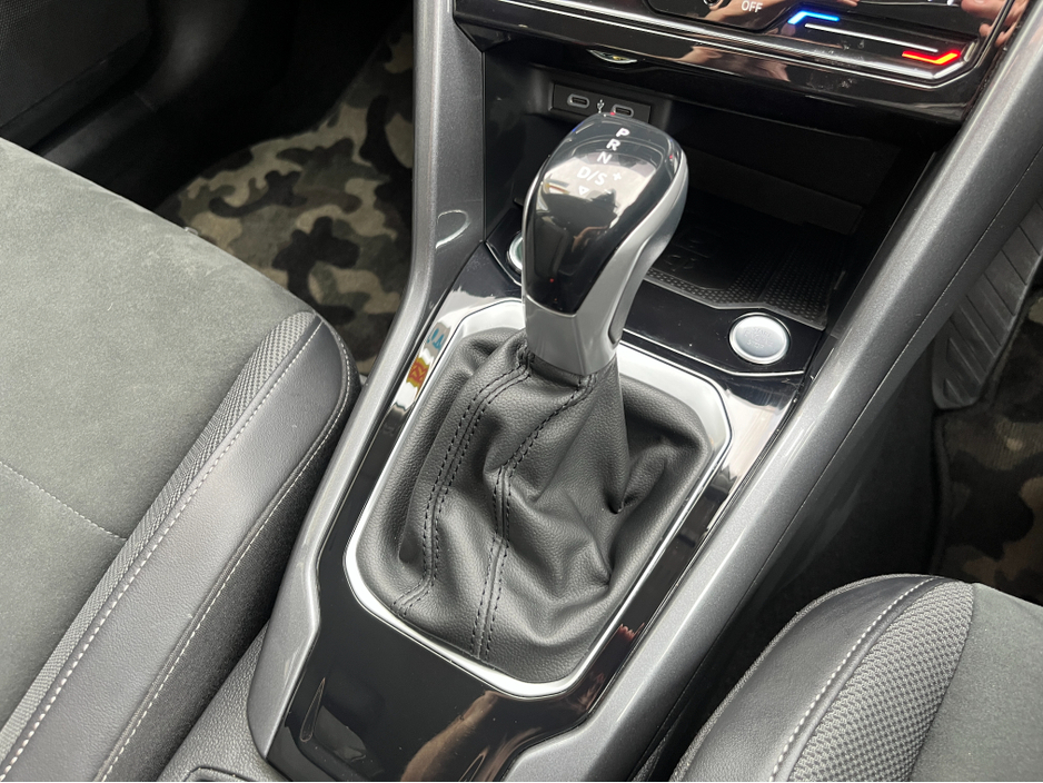 2023 Volkswagen T-Roc - image 17