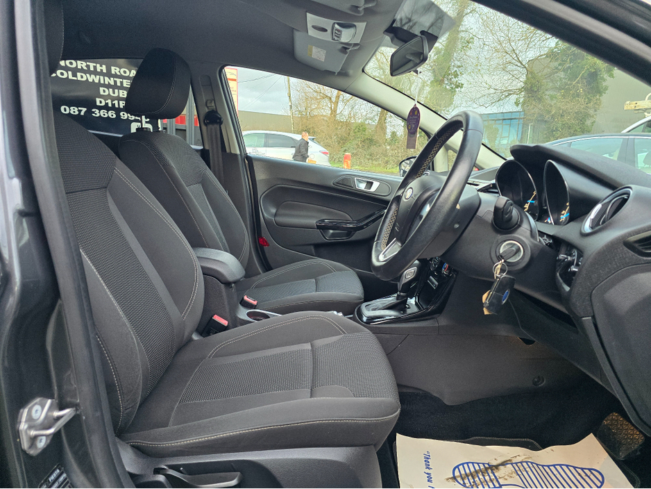 2016 Ford Fiesta - image 13