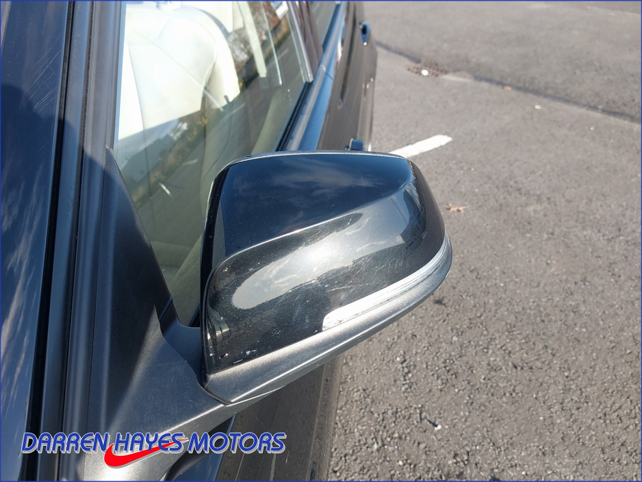 2016 BMW 3 Series - image 24