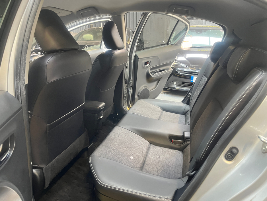 2014 Toyota Aqua - image 4