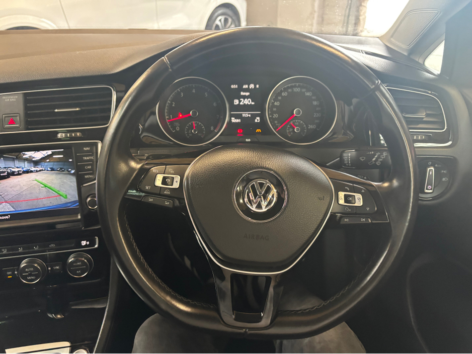 2017 Volkswagen Golf - image 13