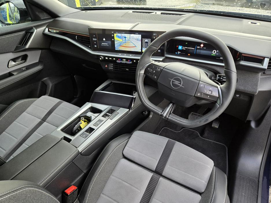 2025 Opel Grandland GS 73 kWh BEV €38,000