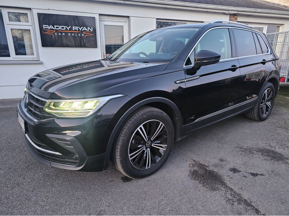 2023 Volkswagen Tiguan - image 5