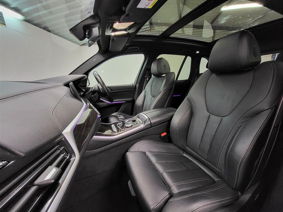 2021 BMW X5 - image 7