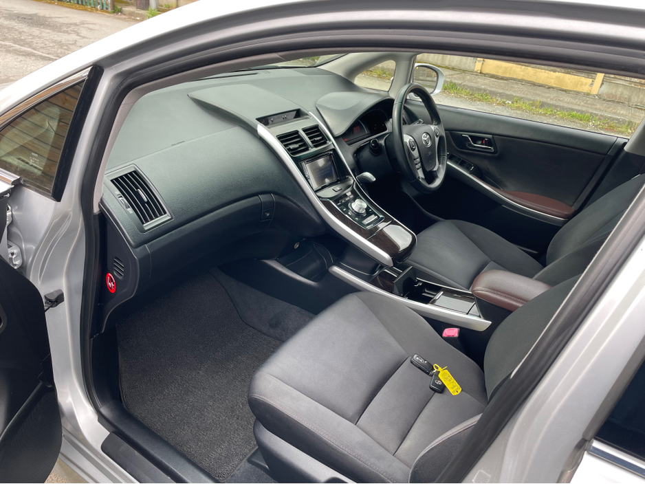 2013 Toyota Sai - image 11