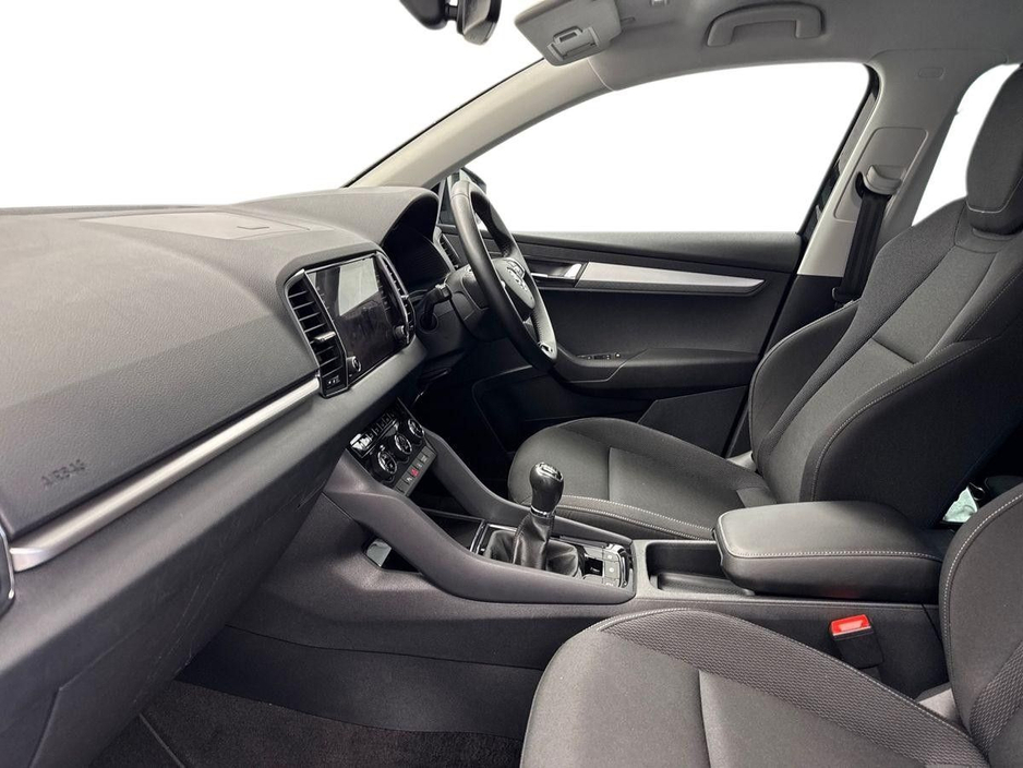 2023 Skoda Karoq - image 2