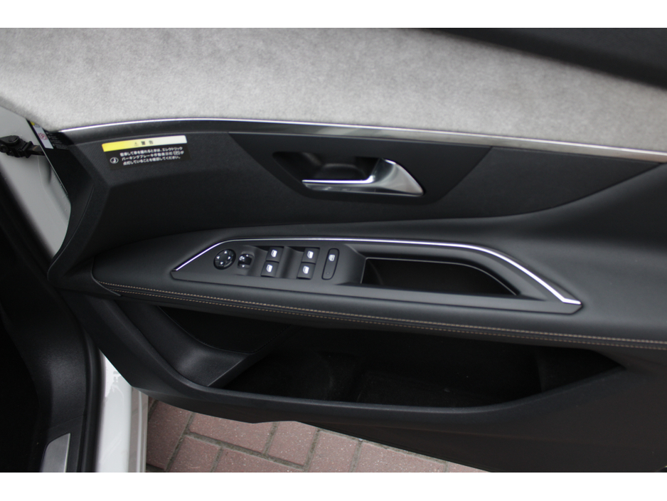 2019 Peugeot 3008 - image 10