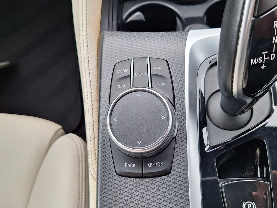 2023 BMW 5 Series - image 22