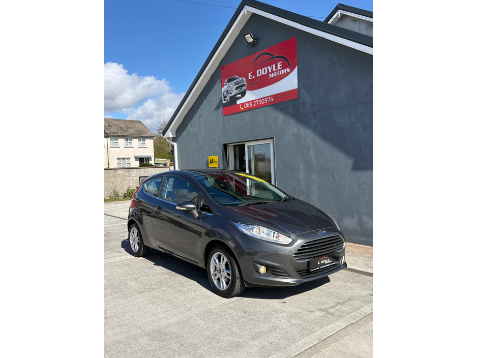 2016 Ford Fiesta - image 2