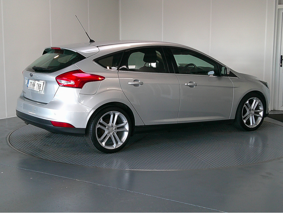 2017 Ford Focus - image 7