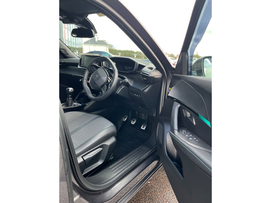 2023 Peugeot 2008 - image 7